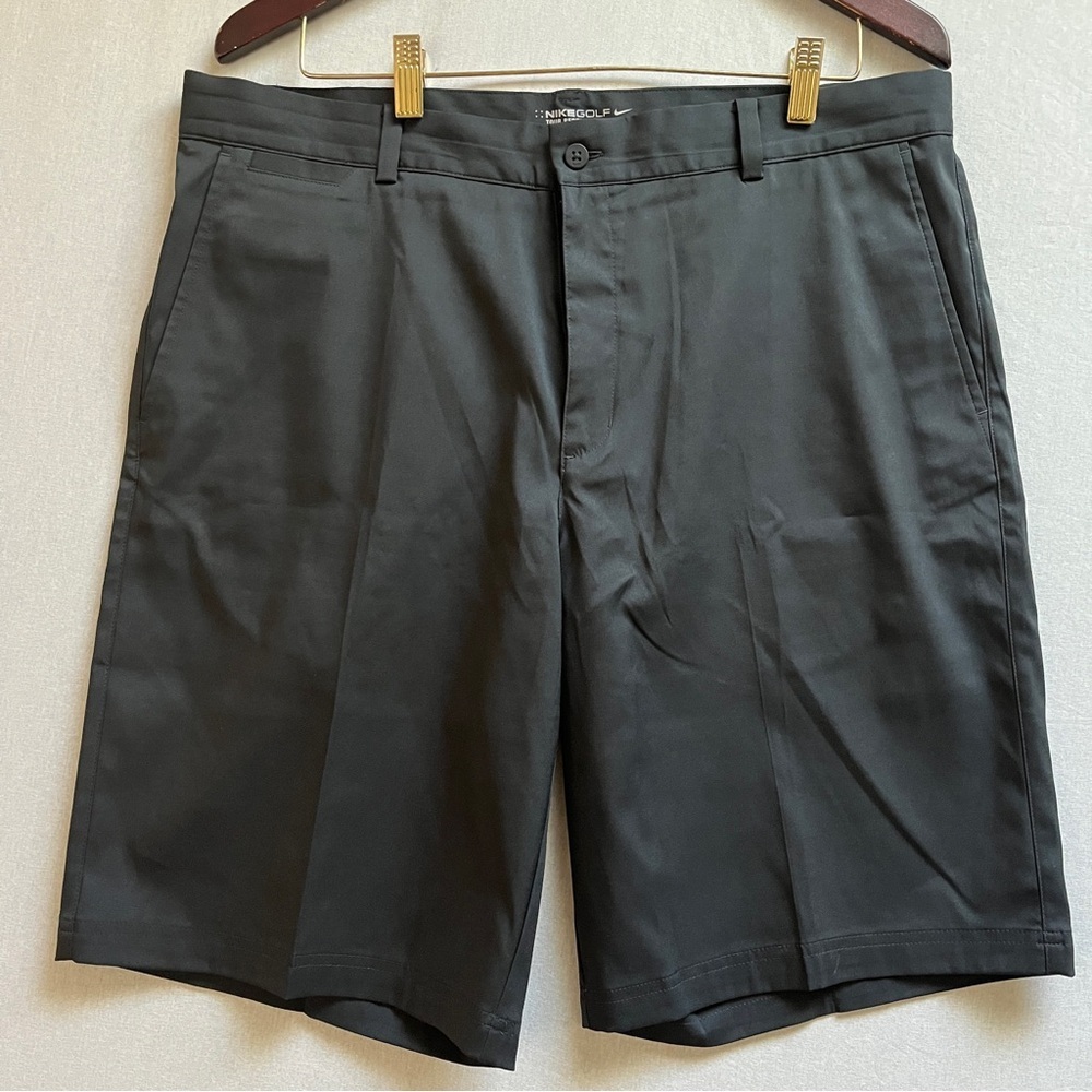 Nike tour performance Men’s Black Golf Shorts Sz 36